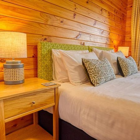 Paparoa Beach Hideaway With Hot Tub Barrytown Exterior foto