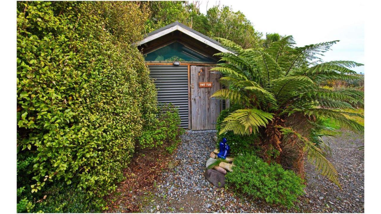 Paparoa Beach Hideaway With Hot Tub Barrytown Exterior foto