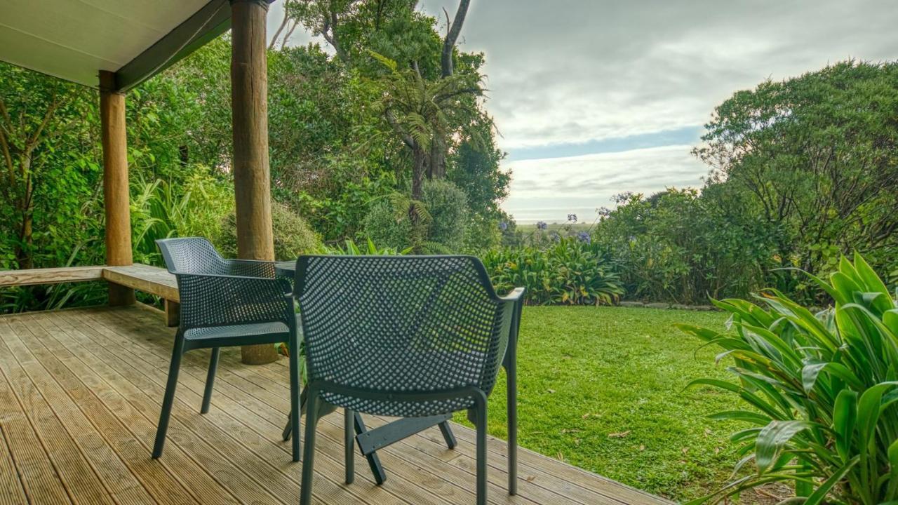 Paparoa Beach Hideaway With Hot Tub Barrytown Exterior foto