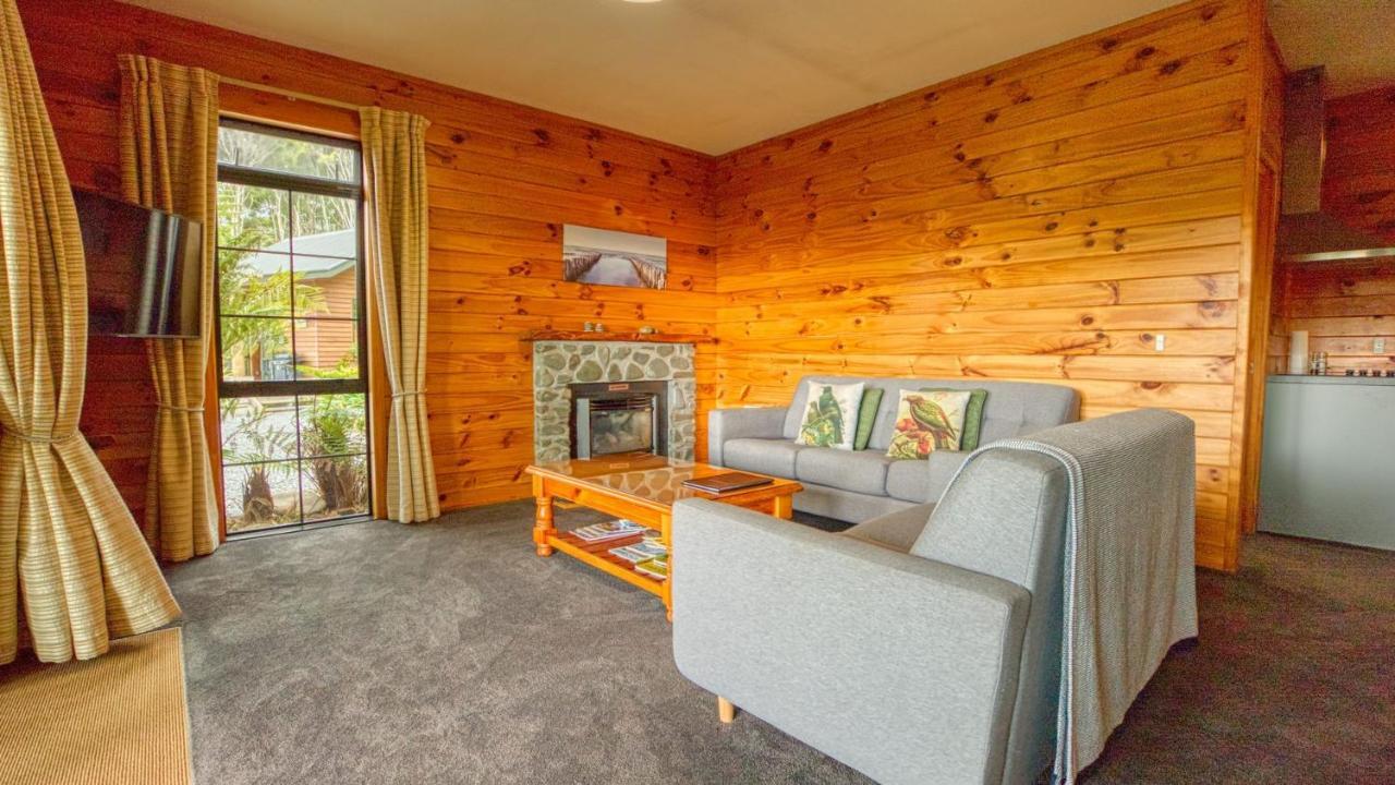 Paparoa Beach Hideaway With Hot Tub Barrytown Exterior foto