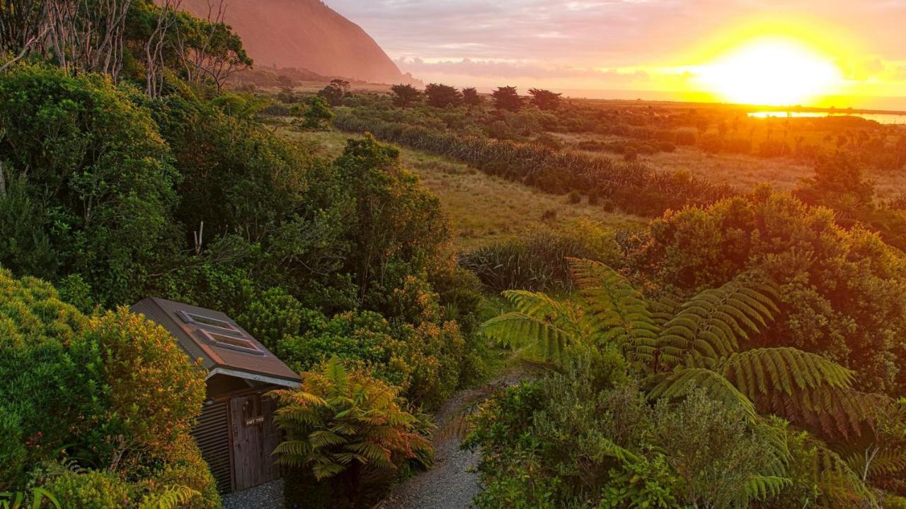 Paparoa Beach Hideaway With Hot Tub Barrytown Exterior foto