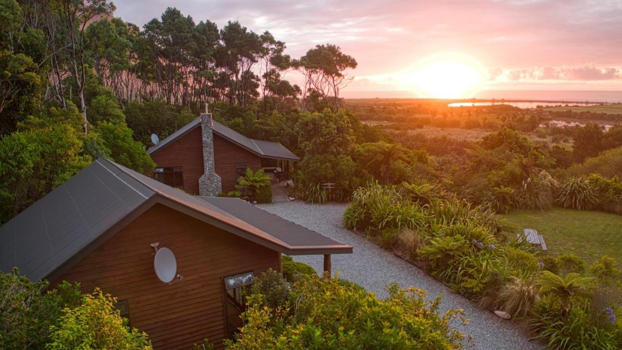 Paparoa Beach Hideaway With Hot Tub Barrytown Exterior foto