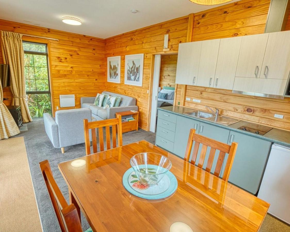 Paparoa Beach Hideaway With Hot Tub Barrytown Exterior foto