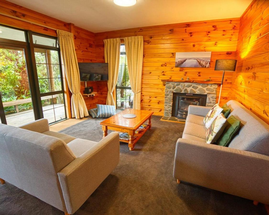 Paparoa Beach Hideaway With Hot Tub Barrytown Exterior foto