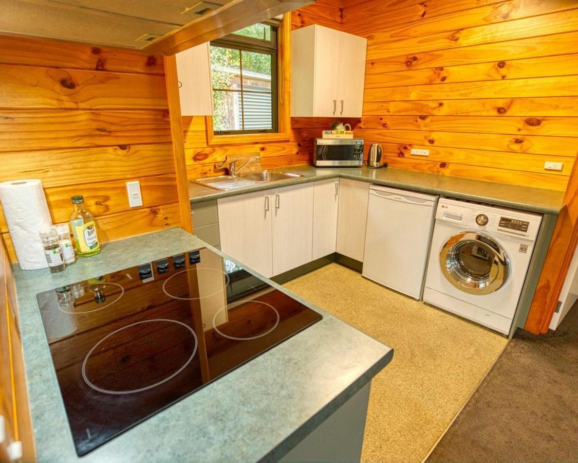 Paparoa Beach Hideaway With Hot Tub Barrytown Exterior foto