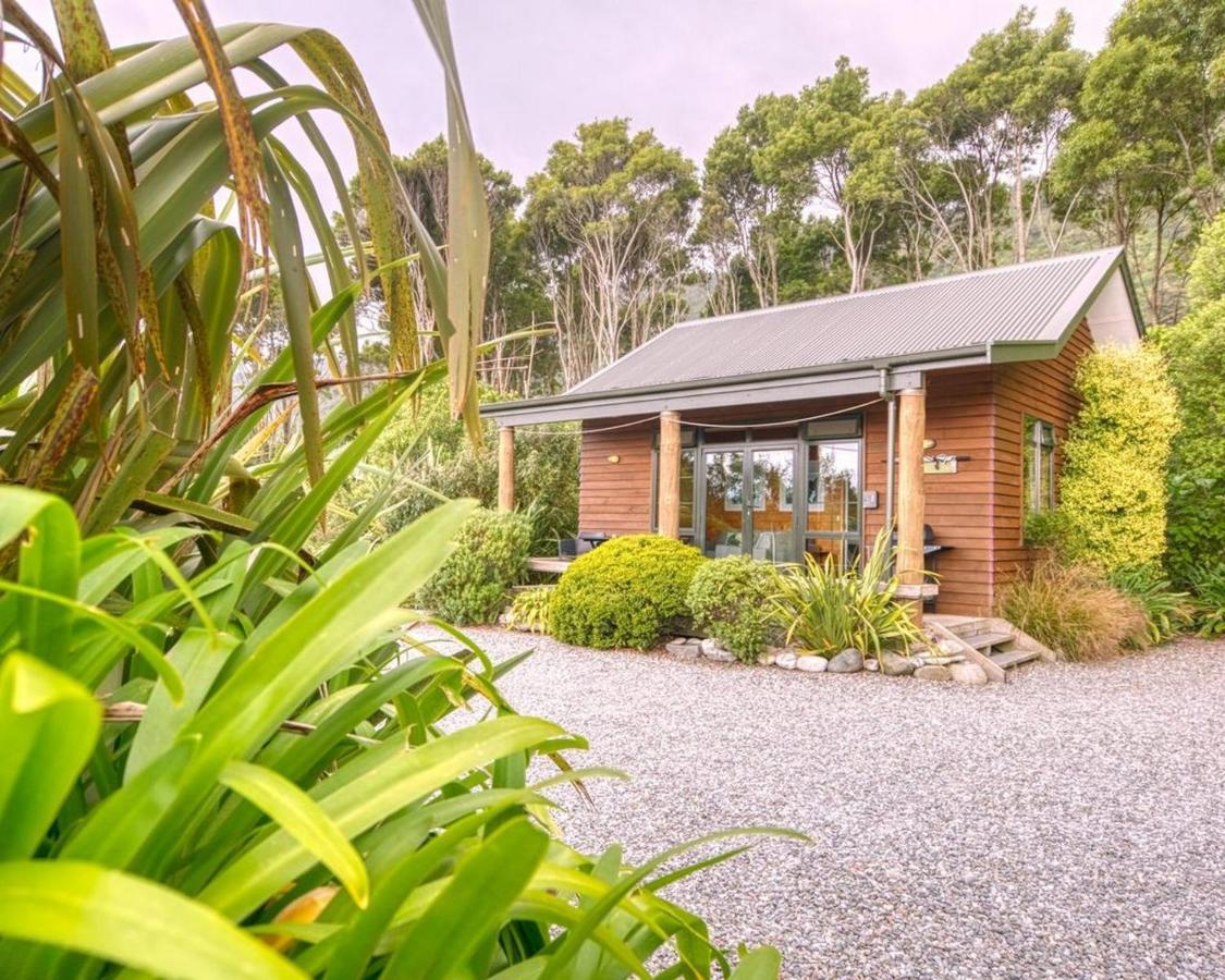 Paparoa Beach Hideaway With Hot Tub Barrytown Exterior foto