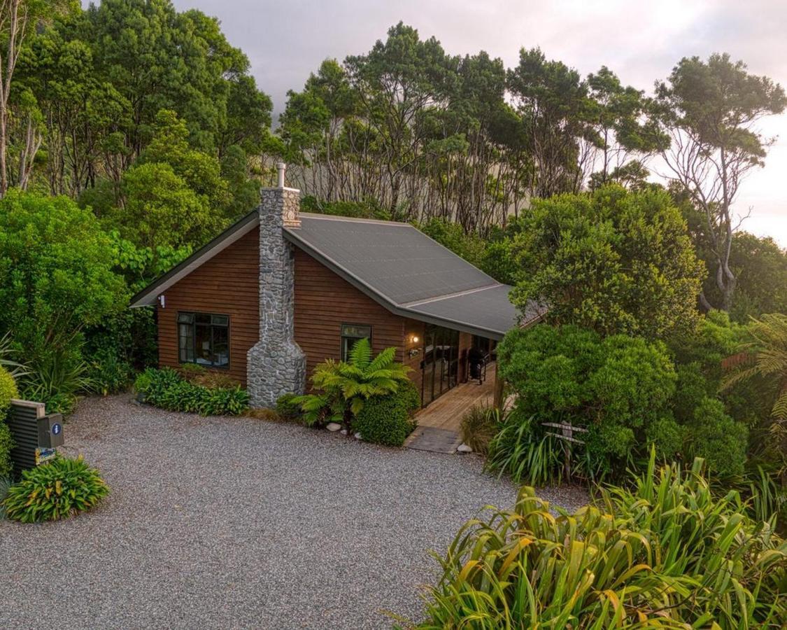 Paparoa Beach Hideaway With Hot Tub Barrytown Exterior foto